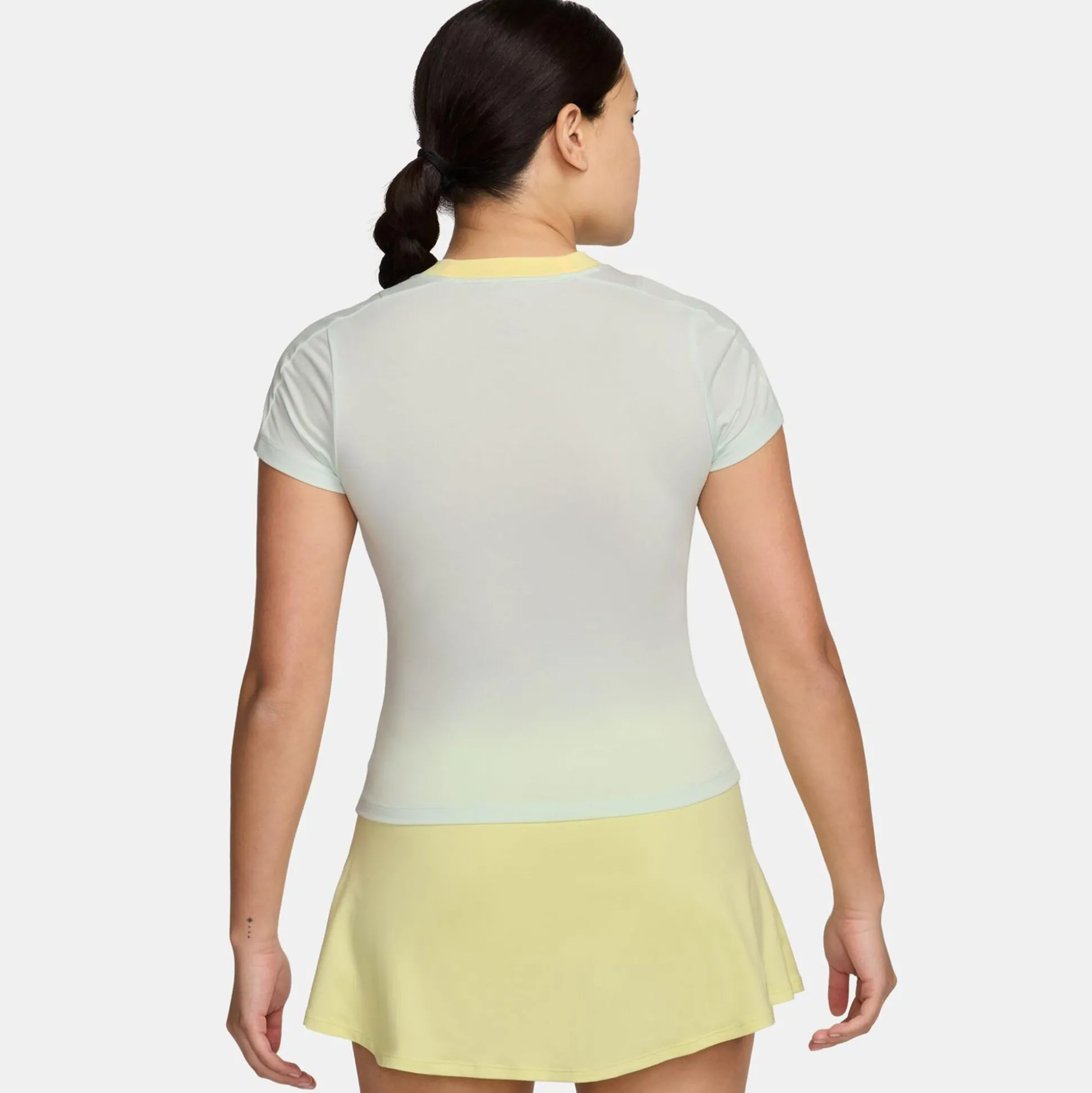 Store Dri-Fit Advantage T-Shirt Women - Light Green Shirts