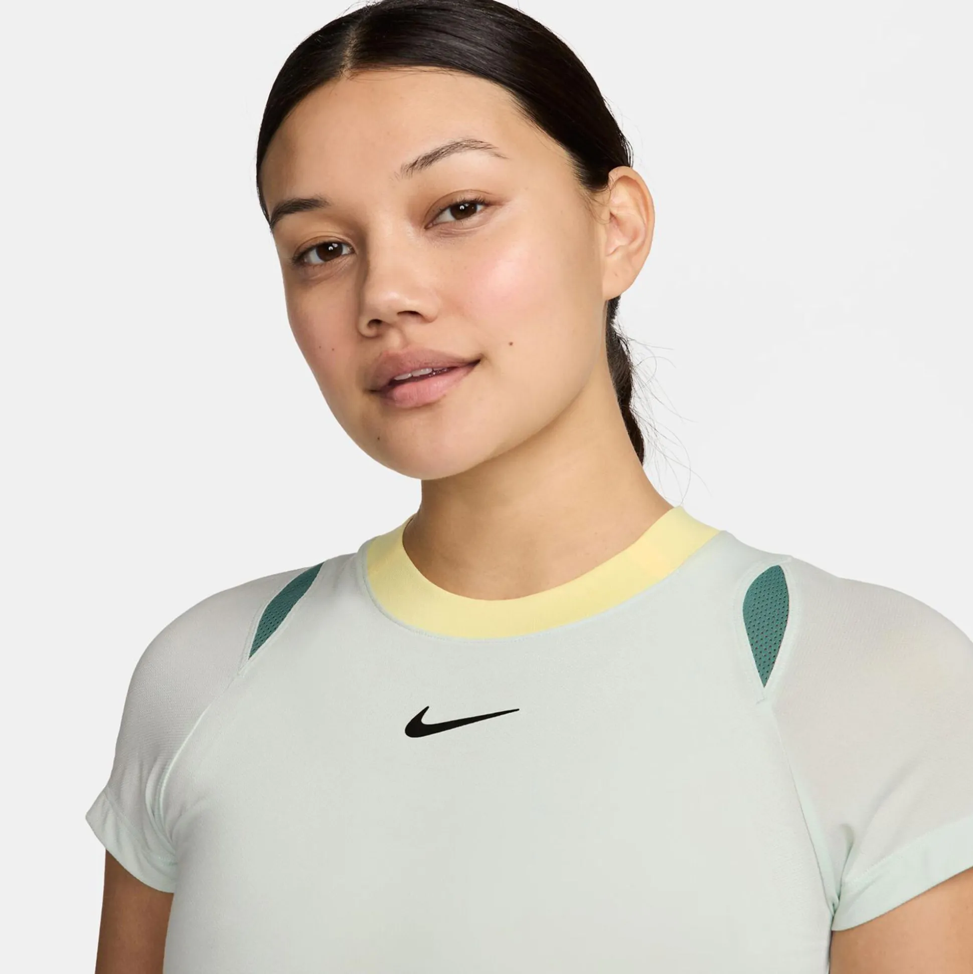 Store Dri-Fit Advantage T-Shirt Women - Light Green Shirts