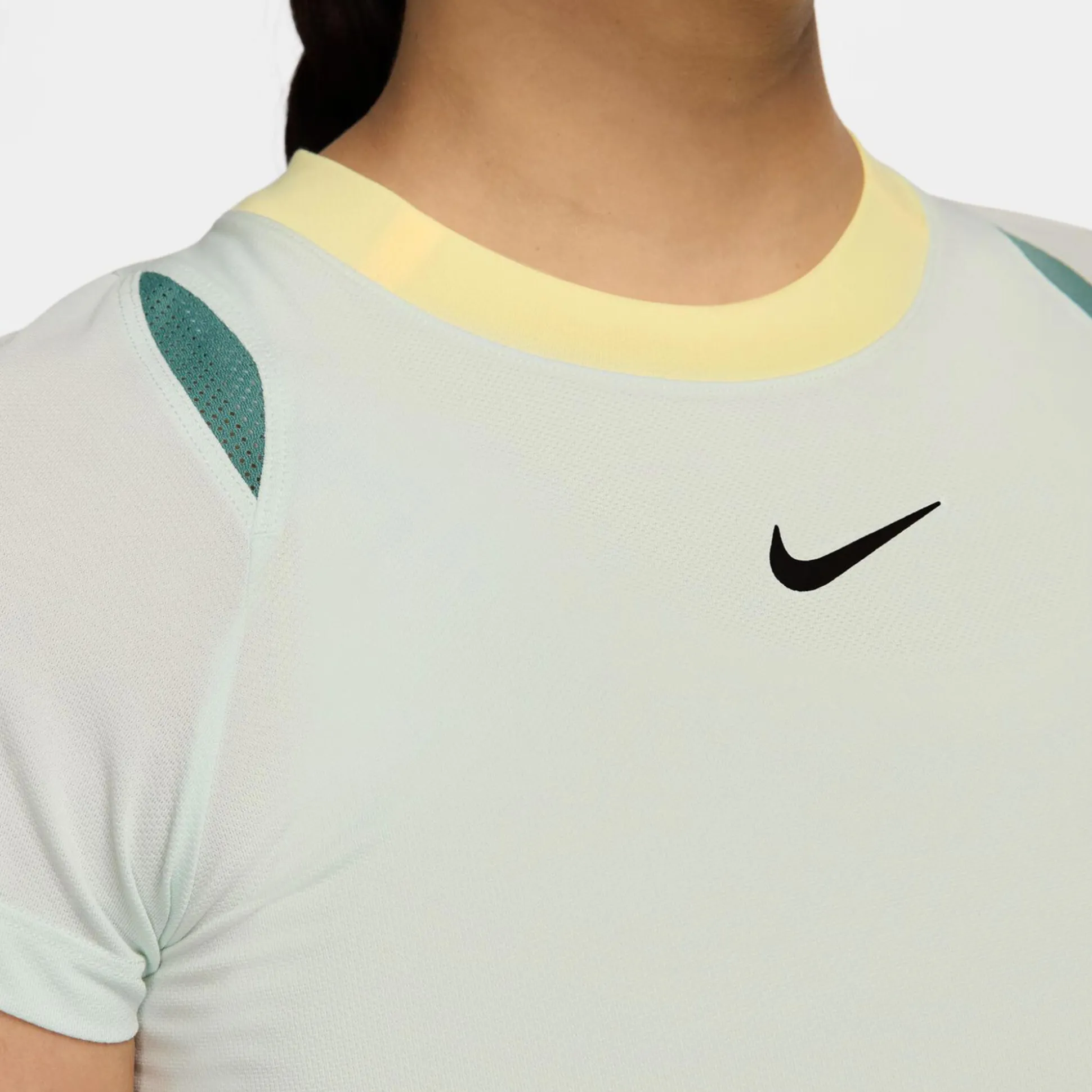 Store Dri-Fit Advantage T-Shirt Women - Light Green Shirts